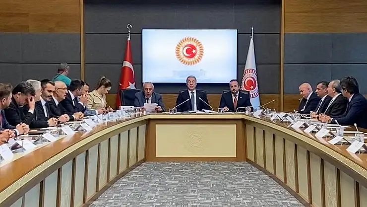 AKAR YENİDEN MİLLİ SAVUNMA KOMİSYONU BAŞKANI SEÇİLDİ