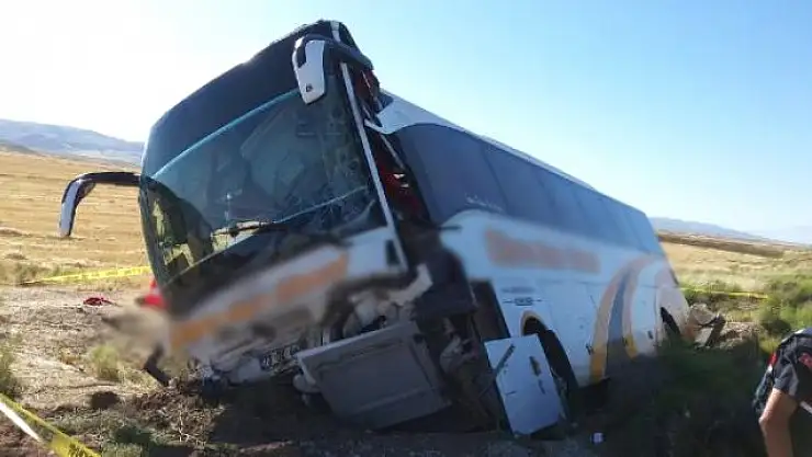 Aksaray'da yolcu otobüsü devrildi: 41 yaralı