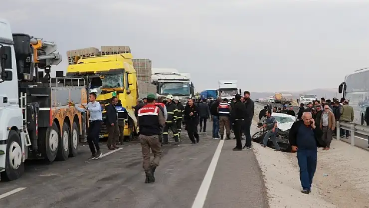 Aksaray'da zincirleme trafik kazası: Ölü ve yaralılar var