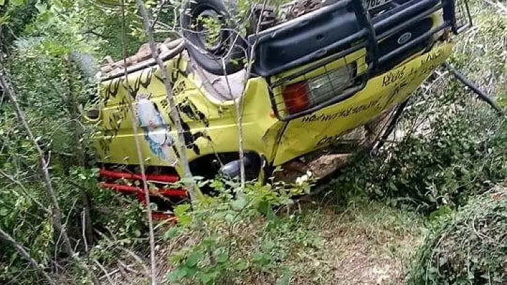 ALANYA'DA TURİST TAŞIYAN MİNİBÜS ŞARAMPOLE YUVARLANDI