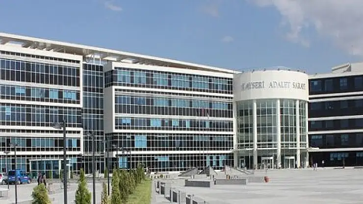 ANNESİNDEN BIÇAK ZORU İLE PARA ALMAYA ÇALIŞAN SANIĞA HAPİS CEZASI