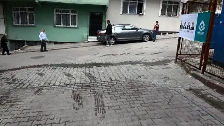 ANNESİNİ KURTARMAK İÇİN BABASINI ÖLDÜRDÜ