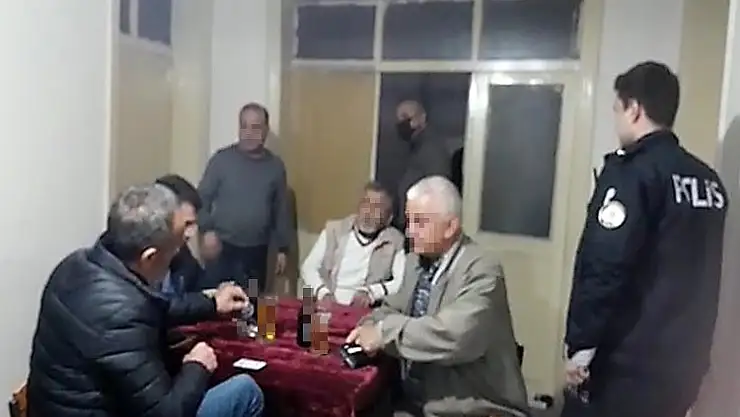 APARTMAN DAİRESİNİ KAHVEHANEYE ÇEVİRDİLER