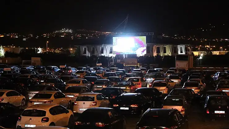 ARABALI SİNEMADA BU HAFTA 'TENET' GÖSTERİMDE OLACAK