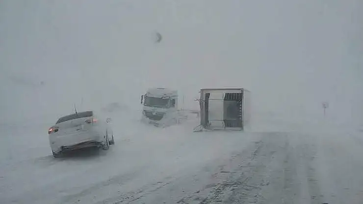 Araçlar yoldan çıktı