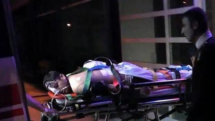 ARKADAŞINI ÖNCE BIÇAKLADI SONRA HASTANEYE GÖTÜRDÜ