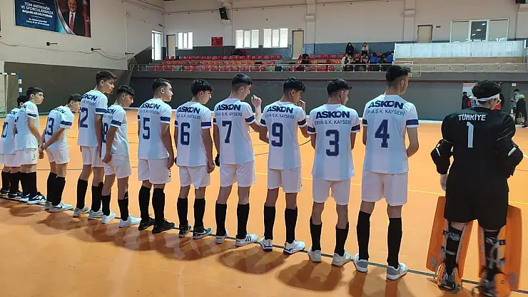 ASKON ERVA SPOR KULÜBÜ KALECİSİ HİTHİT, SINIRLARI ZORLUYOR