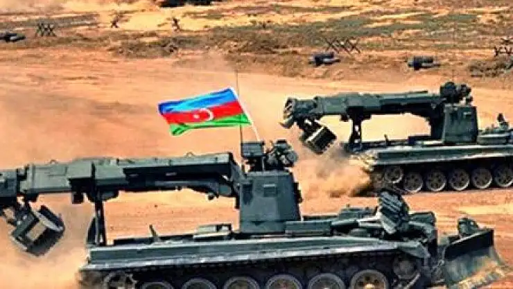 AZERBAYCAN, KARABAĞ'A BAYRAĞINI DİKMEK İÇİN BOMBARDIMANA BAŞLADI