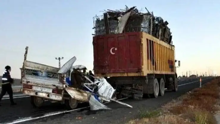 BABA İLE KIZI KAZA AYIRDI
