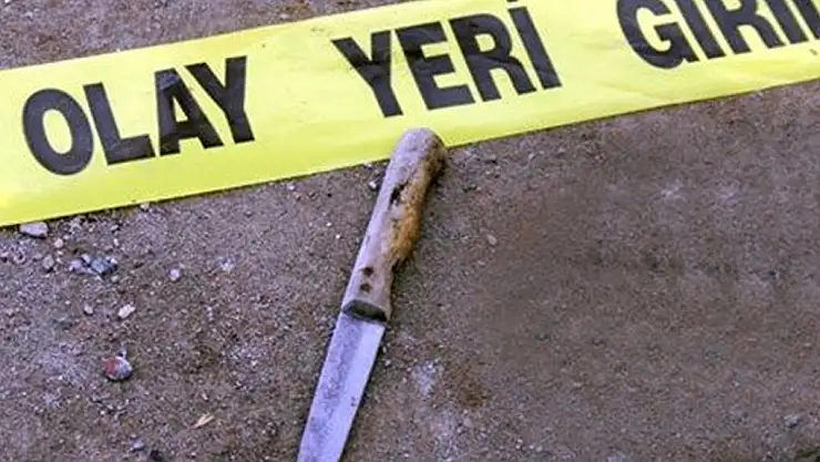 BABASINI BIÇAKLA AĞIR YARALAYAN GENÇ ADLİYEDE!