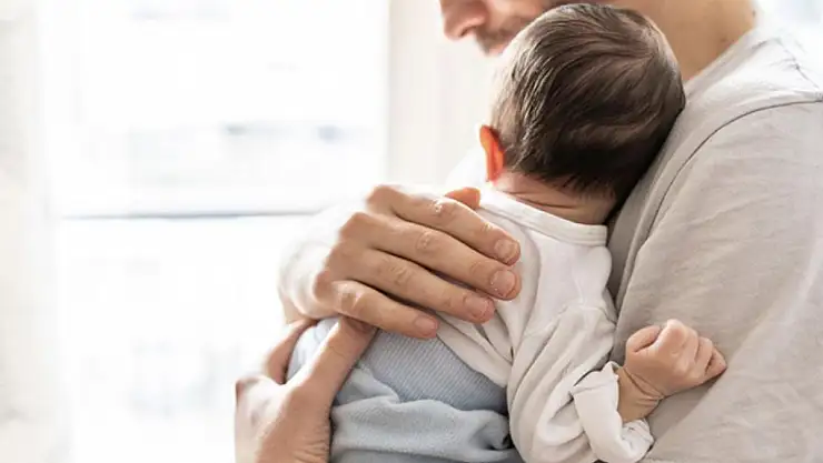 BABAYA DOĞUM İZNİNDE İŞÇİ-MEMUR AYRIMI KALKIYOR