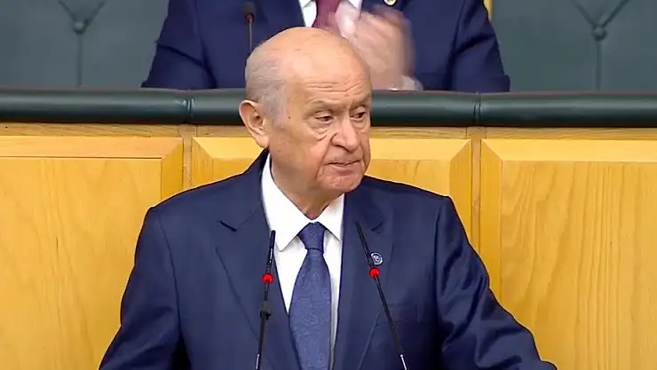 BAHÇELİ'NİN İSVEÇ VE FİNLANDİYA RESTİ AYAKTA ALKIŞLANDI