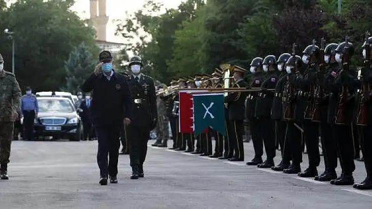 BAKAN AKAR, TSK KOMUTA KADEMESİ İLE 2. ORDU KARARGAHI'NI ZİYARET ETTİ