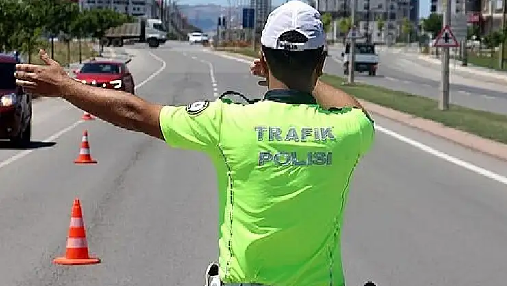 BAKAN YERLİKAYA AÇIKLADI: İŞTE YENİ TRAFİK CEZALARI