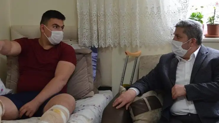 BAŞKAN ALTUN'DAN KÖPEK SALDIRISINDA YARALANAN GENCE ZİYARET