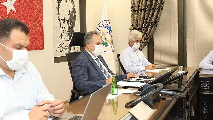 'BAŞKAN BEYAZ MASADA' SOSYAL MEDYADAN DEVAM EDİYOR