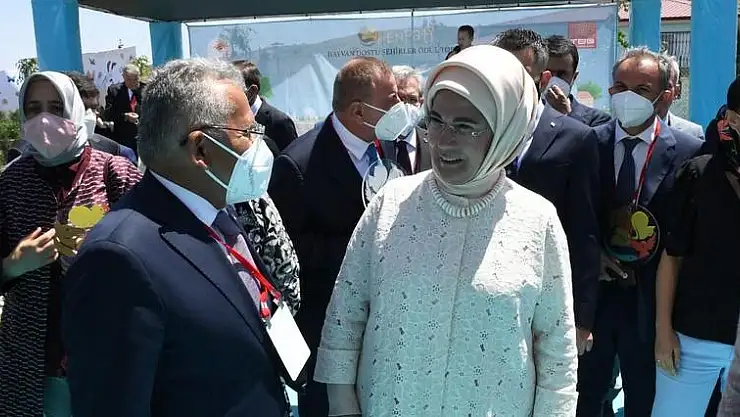 BAŞKAN BÜYÜKKILIÇ, ANKARA'DA EMİNE ERDOĞAN VE BAKAN PAKDEMİRLİ İLE GÖRÜŞTÜ