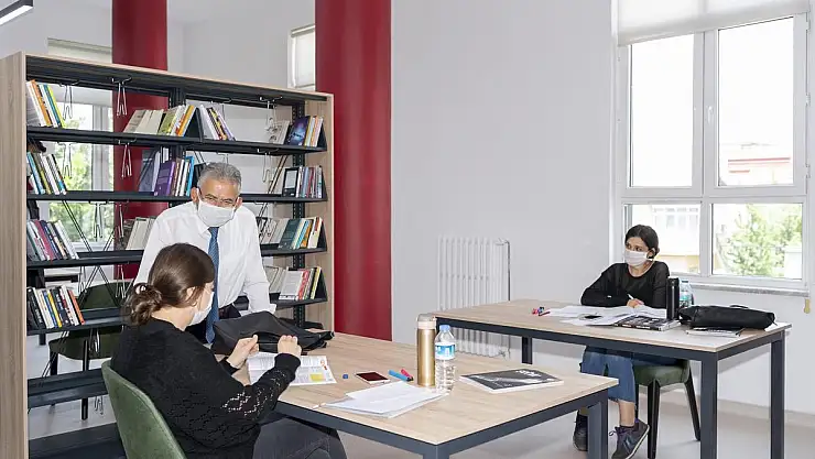 BAŞKAN BÜYÜKKILIÇ ARGINCIK SEMT KÜTÜPHANESİ'Nİ GEZDİ