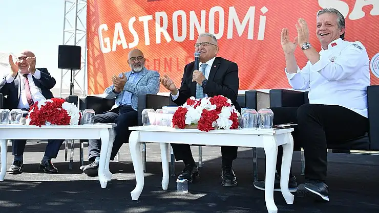 BAŞKAN BÜYÜKKILIÇ, ' KAYSERİMİZDE YAŞAYANLARA HİZMET ETMEYİ İBADET BİLİYORUZ '