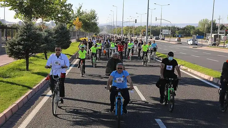 BAŞKAN BÜYÜKKILIÇ, SAĞLIK İÇİN 7 KİLOMETRE PEDALLADI