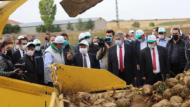 BAŞKAN BÜYÜKKILIÇ TUZHİSAR'DA PANCAR SÖKÜM PROGRAMINA KATILDI