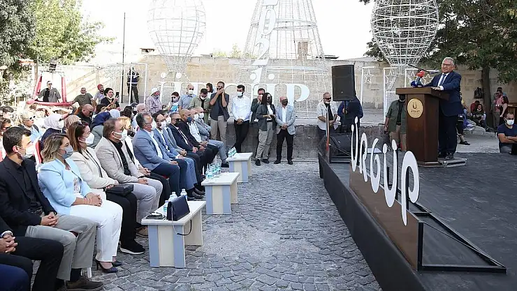 BAŞKAN BÜYÜKKILIÇ, ÜRGÜP'TE BAĞ BOZUMUNA KATILIP, PEKMEZ KAYNATTI