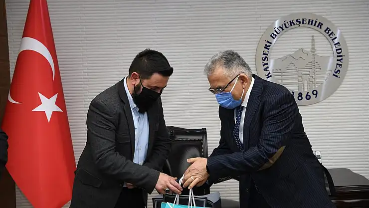 BAŞKAN BÜYÜKKILIÇ'TAN DUYARLILIK GÖSTEREN ŞOFÖRLERE ÖDÜL