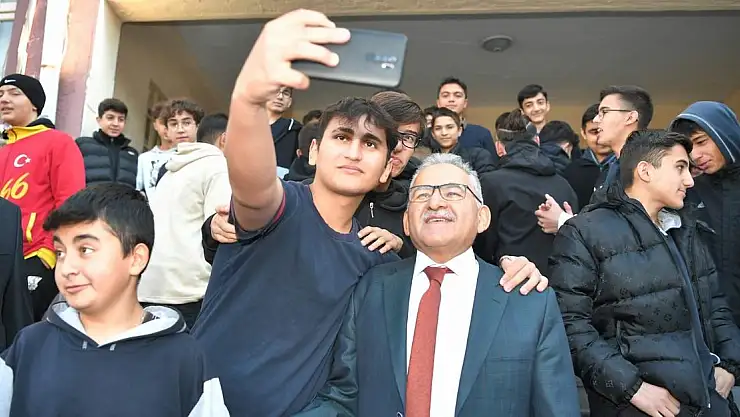 BAŞKAN BÜYÜKKILIÇ'TAN MÜJDE: ÖĞRENCİLERE ULAŞIM KARTI DESTEĞİ