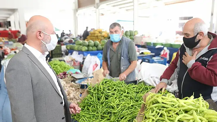 BAŞKAN ÇOLAKBAYRAKDAR, MESAİYE PAZARDA BAŞLADI