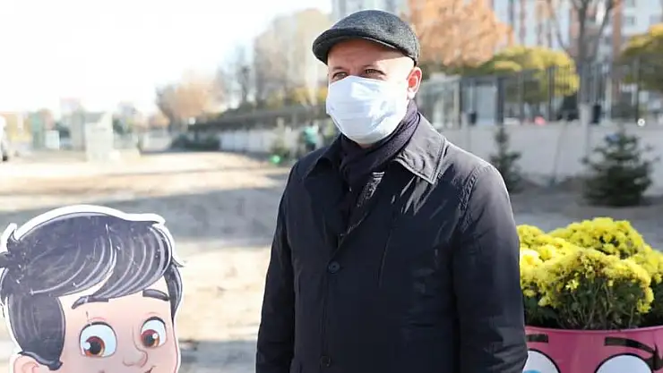 BAŞKAN ÇOLAKBAYRAKDAR, ÖĞRETMENLER GÜNÜ'NÜ TAÇLANDIRDI