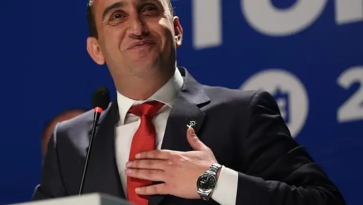 BAŞKAN İLMEK'E ROZETİ CUMHURBAŞKANI ERDOĞAN TAKTI