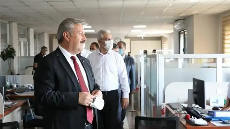 BAŞKAN PALANCIOĞLU, İLK MESAİ GÜNÜNDE PERSONEL İLE BAYRAMLAŞTI