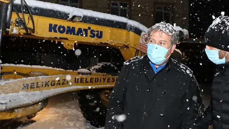  BAŞKAN PALANCIOĞLU, KARLA MÜCADELE İÇİN SAHADAYDI
