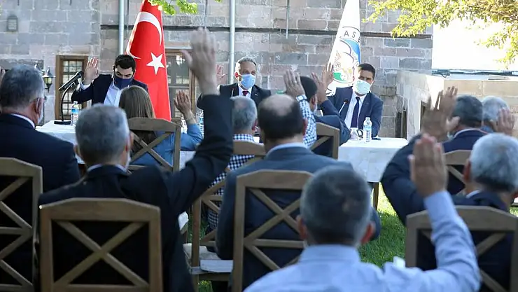 BAŞKAN YALÇIN: 'NAİF BİR MECLİSİZ'