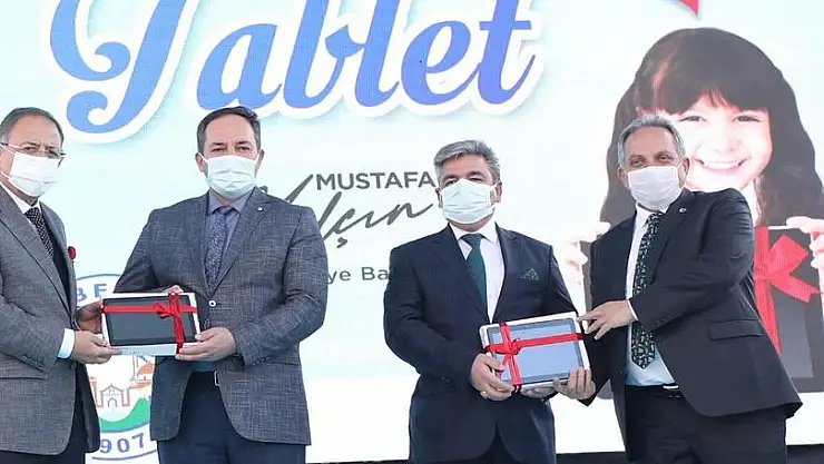 BAŞKAN YALÇIN: 'TÜRKİYE'DE İLK DEFA BİR BELEDİYE TABLET DAĞITIYOR'