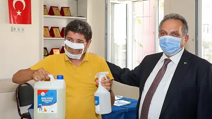 BAŞKAN YALÇIN'DAN İŞİTME ENGELLİLERE ÖZEL ŞEFFAF MASKE