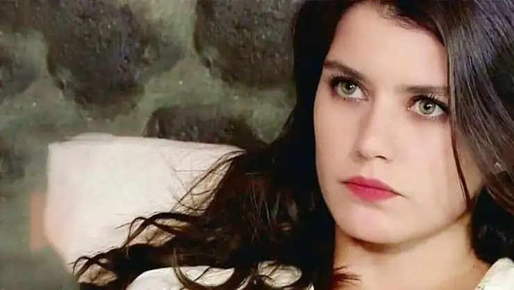 Beren Saat, Yabancı Hayranının 'Müslüman mısın' Sorusuna Verdiği Cevap Şoke Etti
