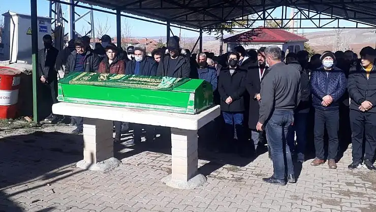 BIÇAKLANARAK YAŞAMINI YİTİREN GENÇ, SON YOLCULUĞUNA UĞURLANDI