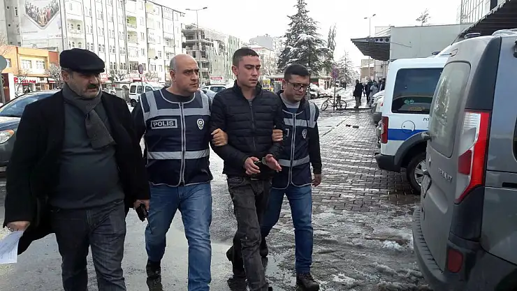 Bıçaklı yağmacı polisten kaçamadı