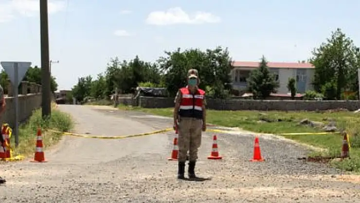 BİR MAHALLE DİKEN ÜSTÜNDE! VAKA SAYISI KATLANARAK ARTIYOR