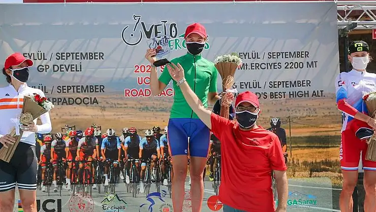 BİSİKLETÇİLER PEDALLARINI KAYSERİ'DEN ERCİYES'E ÇEVİRDİ