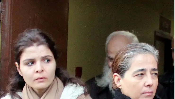 Böcekler Hakim Karşısında