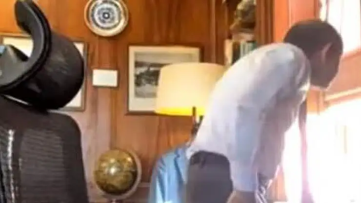 BOĞAZİÇİLİLERİN İSTEMEDİĞİ REKTÖR, CAMDAN EL SALLADI