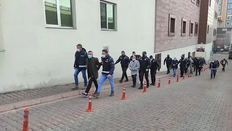 BÖYLE KUMPAS GÖRÜLMEDİ