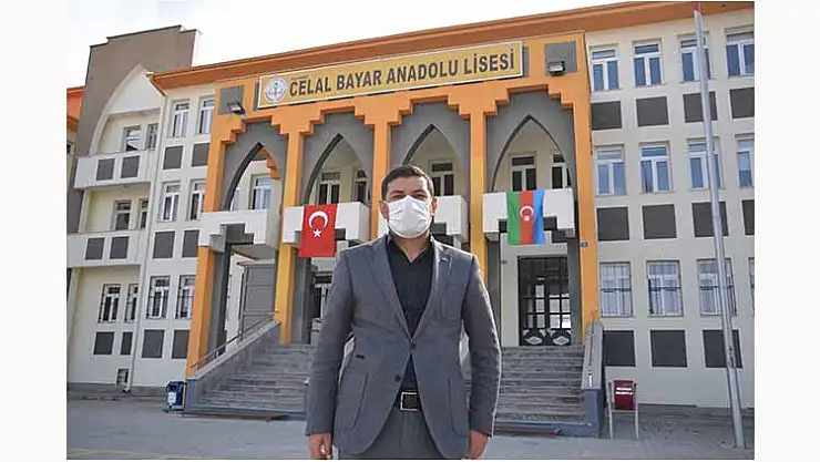 BU OKULDA HAYVAN SEVGİSİ DE AŞILANIYOR