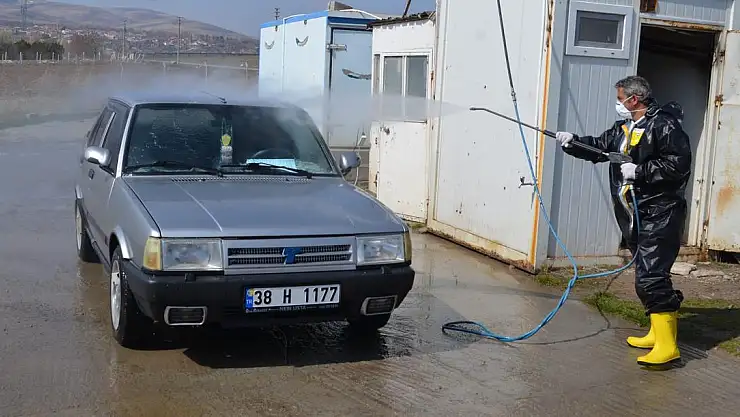 BÜNYAN BELEDİYESİ, VATANDAŞLARIN ARAÇLARINI ÜCRETSİZ DEZENFEKTE EDİYOR