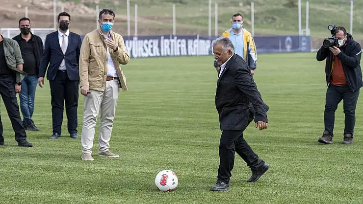 BÜYÜKKILIÇ: 'ERCİYES BULUNMAZ BİR OKSİJEN DEPOSU'