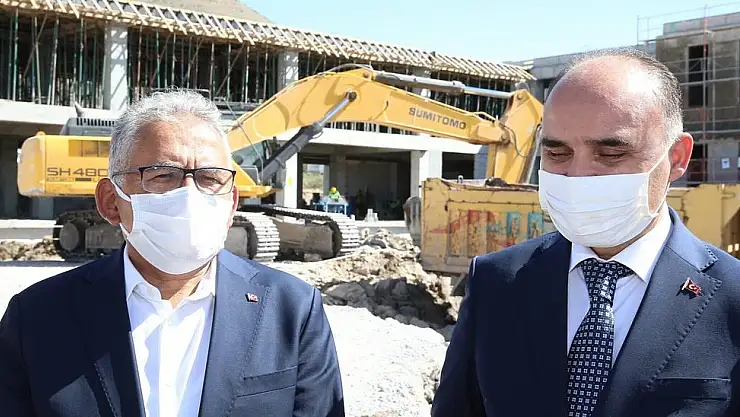 BÜYÜKKILIÇ VE GÜNAYDIN İLE AHMET-İLMİYE BÜYÜKKILIÇ OKUL İNŞAATINI İNCELEDİ