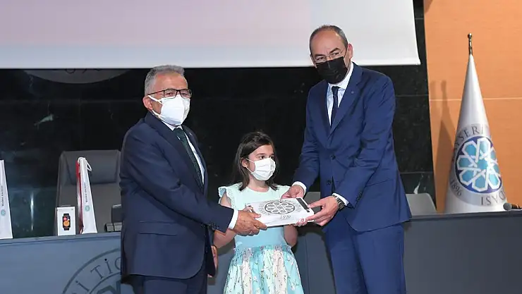 BÜYÜKKILIÇ'TAN EBRAR'A İSTİKLAL MARŞI ÖDÜLÜ