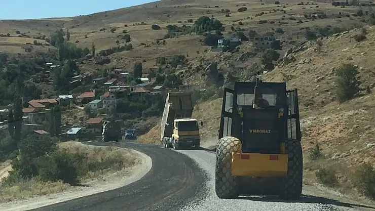 BÜYÜKŞEHİR, 10 KIRSAL BÖLGENİN YOLLARINA NEŞTER VURDU